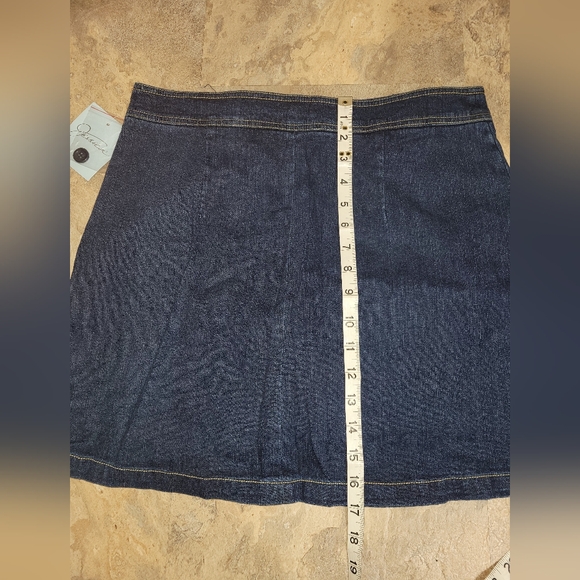 NWT Jessica Dark Jean Skort, with button detail. - Picture 2 of 13